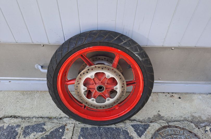 ruota per Honda CBR 600, con 2 dischi buoni