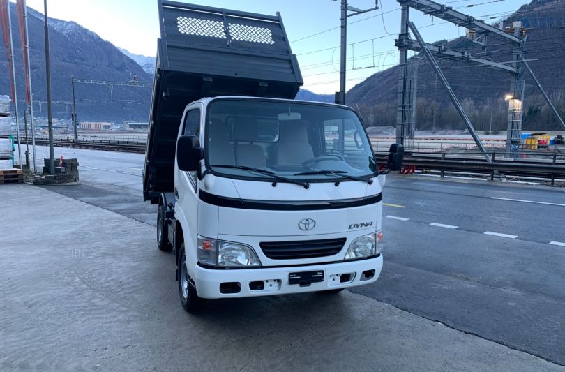 TOYOTA DYNA