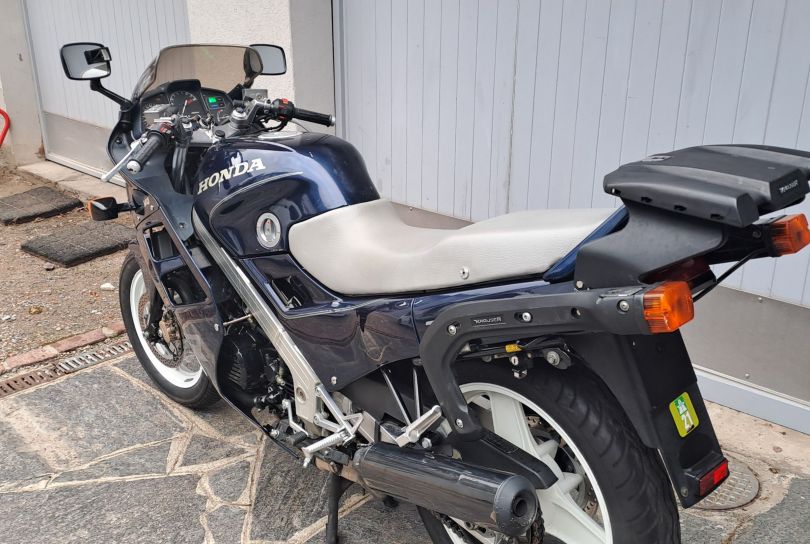 Honda VFR 750 F, CHF 1.900,00, Riva San Vitale