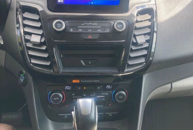 FORD Tourneo Connect 1.5 EcoBlue Titanium Automat